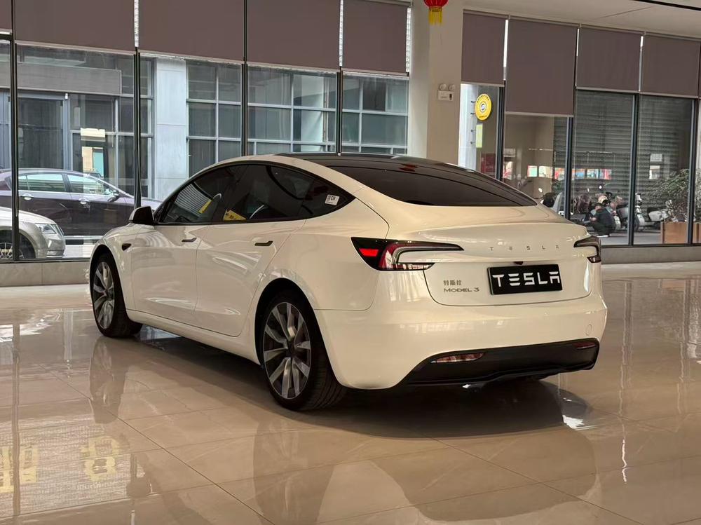 Tesla Model 3 2024 car image #4