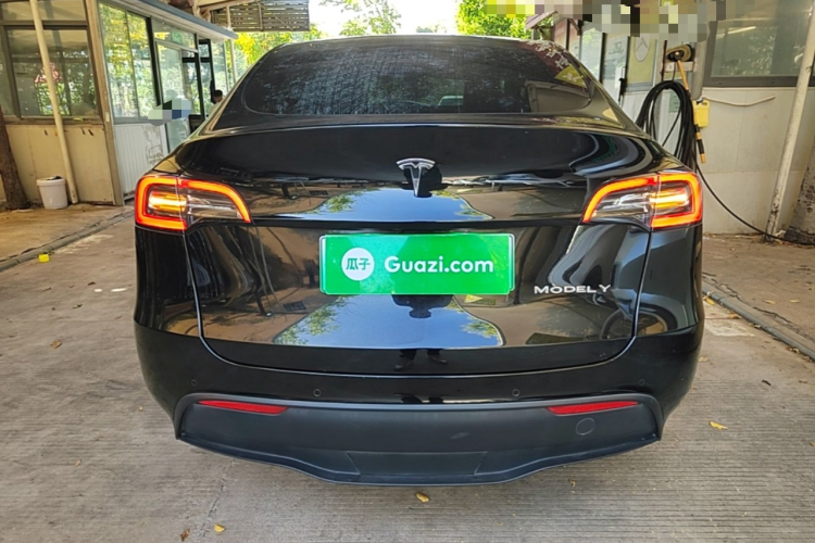 Tesla Model Y 2022 immagine di auto #6