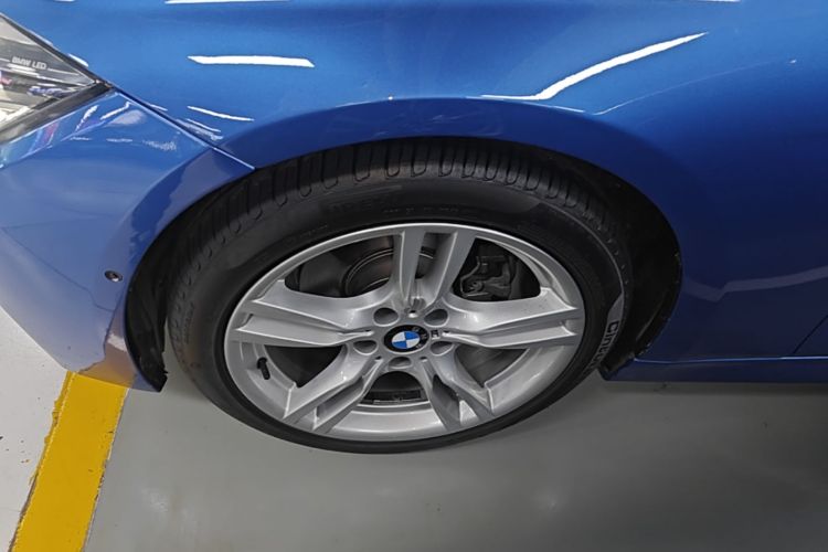 BMW 3 Series 2019 car image #9