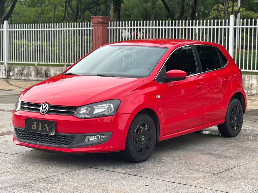 Volkswagen Polo 2013 Volkswagen Polo 2013 car image