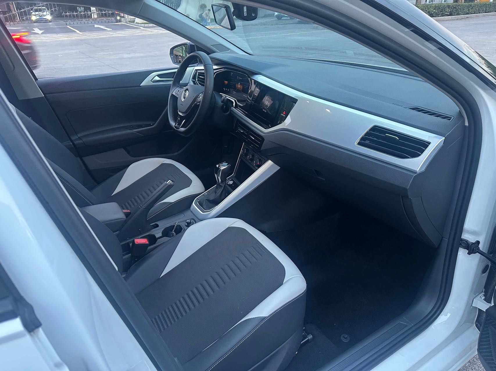 Volkswagen Polo 2023 car image #3