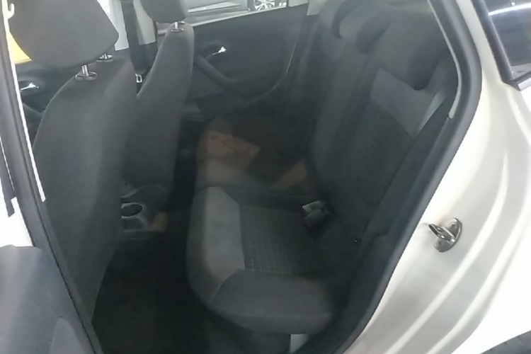 Volkswagen Polo 2019 car image #17