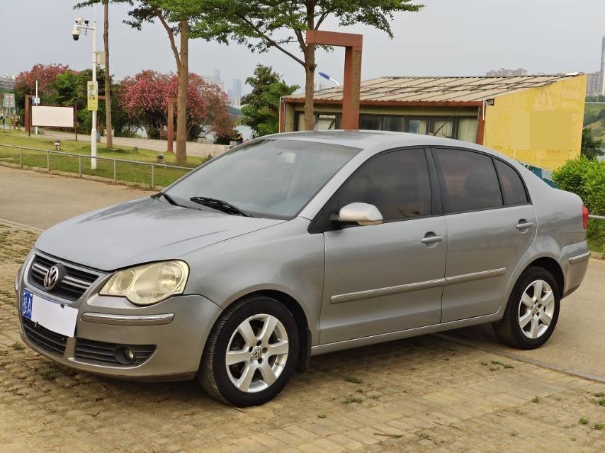 Volkswagen Polo 2010 car image 