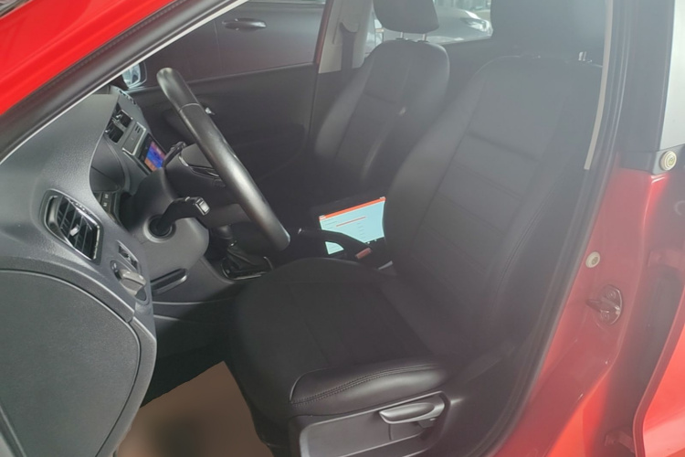 Volkswagen Polo 2016 car image #15