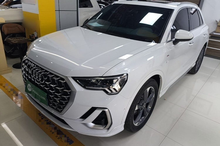 Audi Q3 2024 car image #2