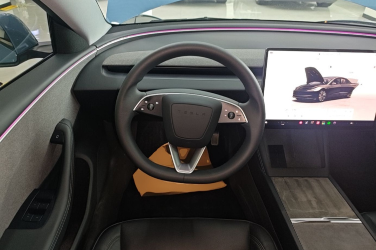 Tesla Model 3 2024 car image #11