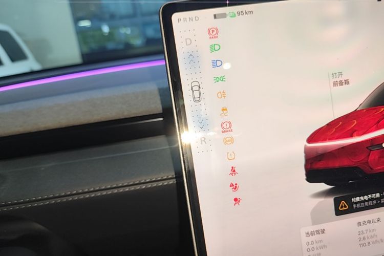 Tesla Model Y 2025 immagine di auto #18