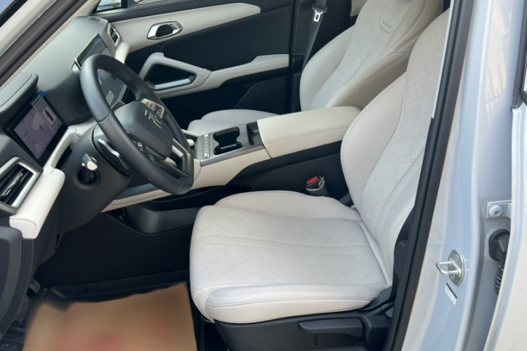 BYD YuanUP 2025 car image #9