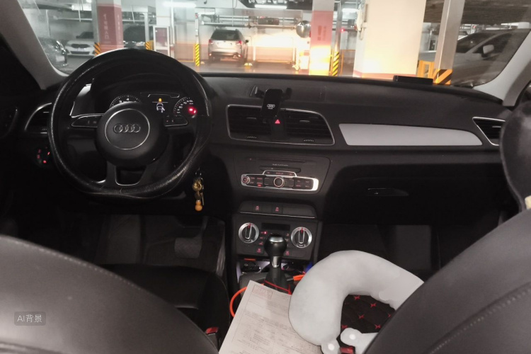 Audi Q3 2014 car image #11