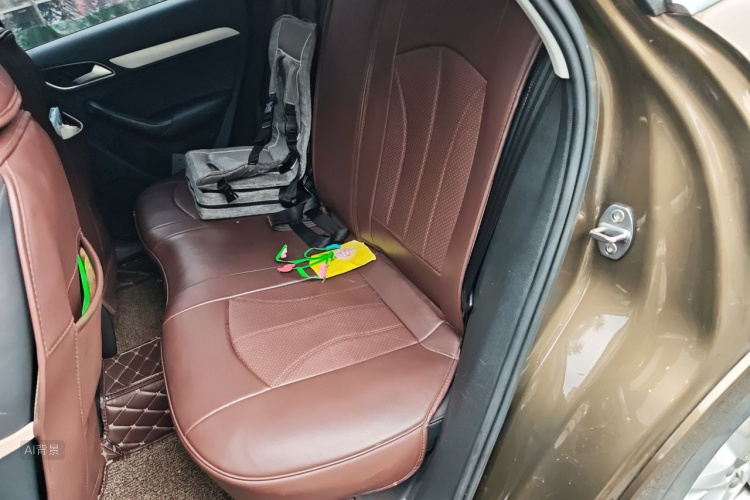 Audi Q3 2017 car image #19