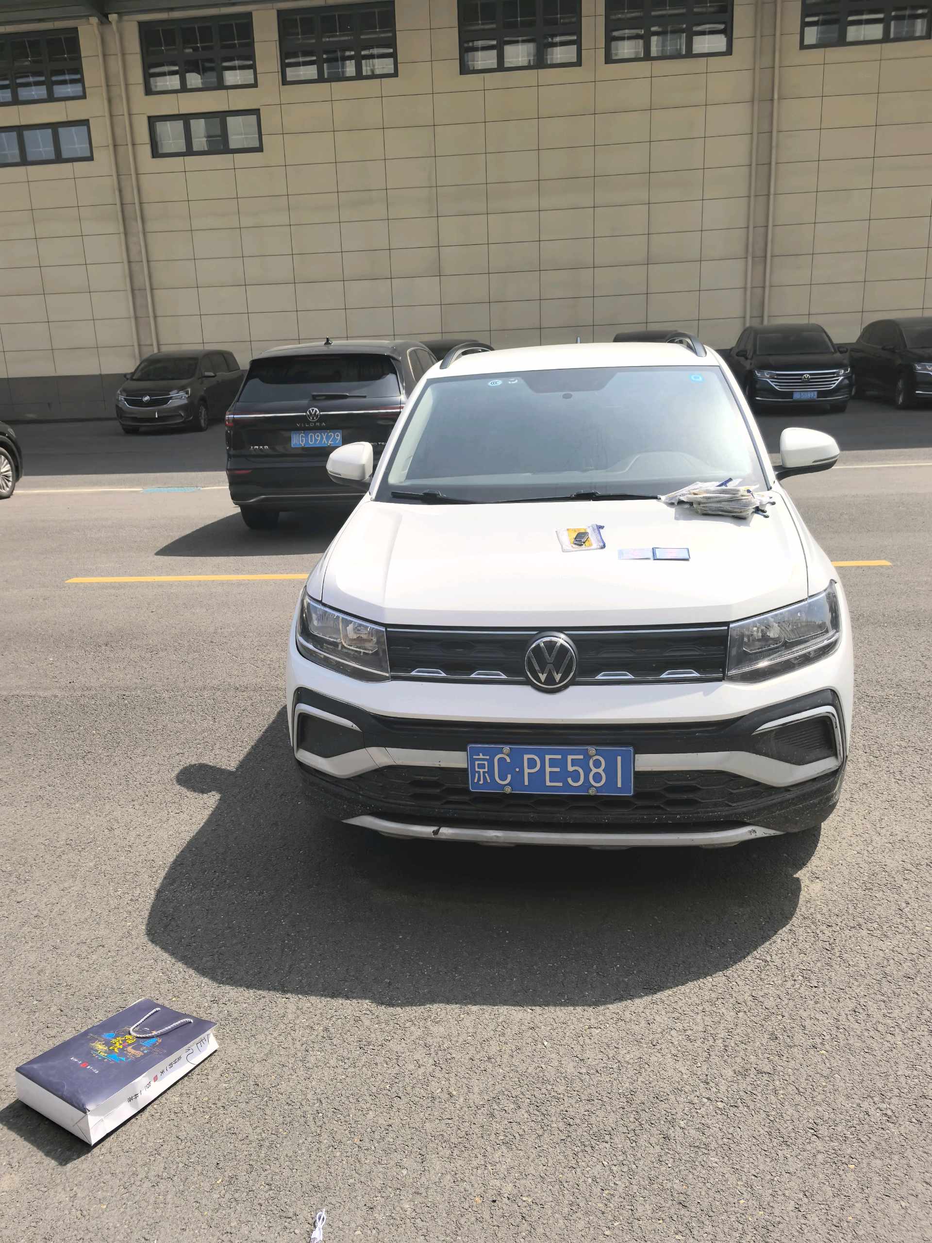 Volkswagen T-Cross 2023 car image #2