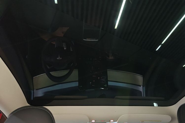 Tesla Model Y 2023 car image #25