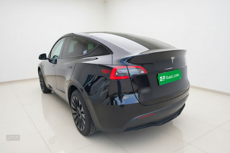 Tesla Model Y 2023 #5 Tesla Model Y 2023 car image #5