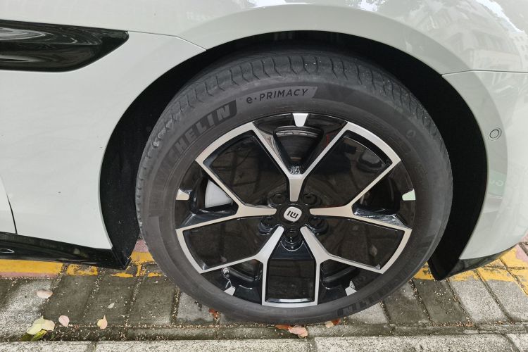 MI SU7 2024 car image #9