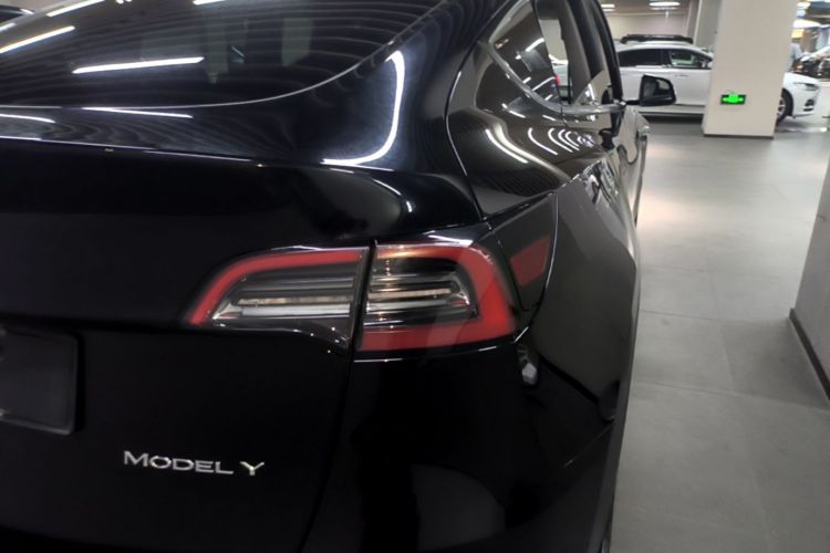 Tesla Model Y 2024 #8 Tesla Model Y 2024 car image #8