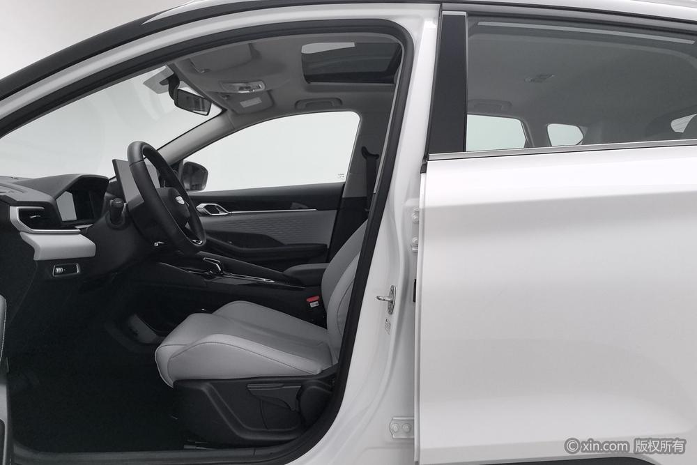 GEELY Coolray 2025 car image #17