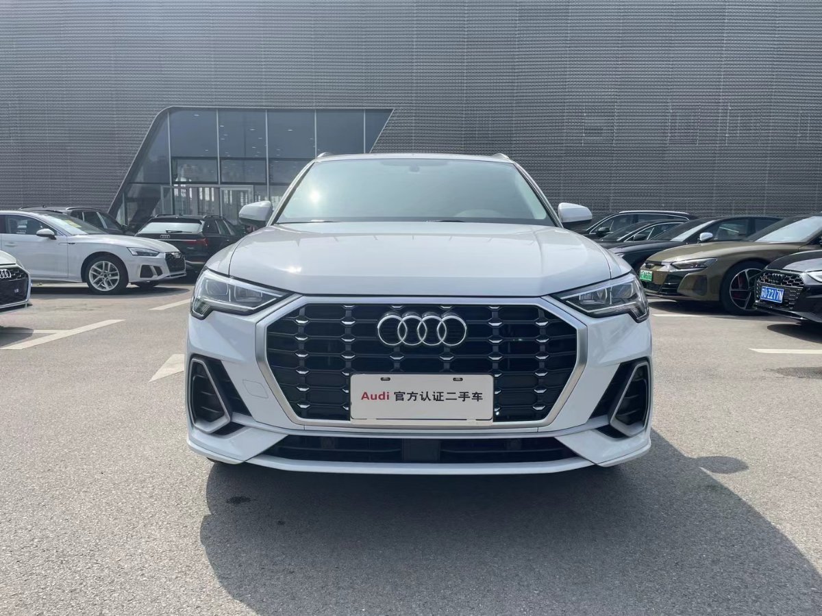 Audi Q3 2023 car image #3