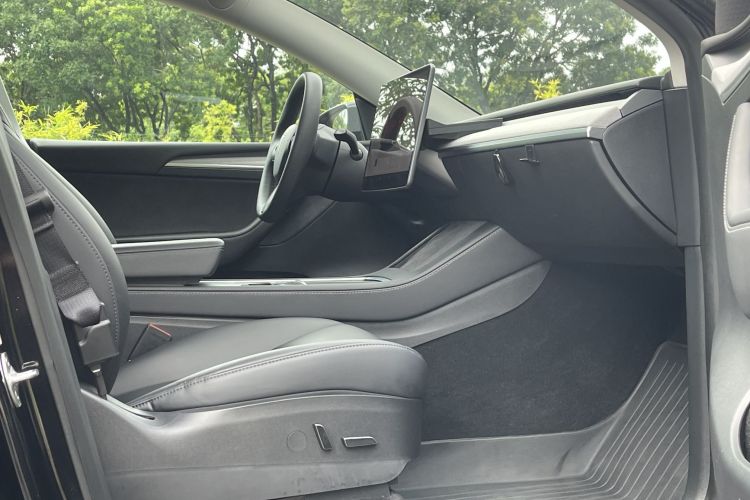 Tesla Model Y 2022 car image #14