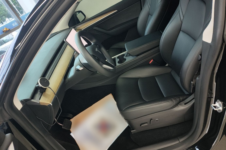 Tesla Model Y 2023 #15 Tesla Model Y 2023 car image #15