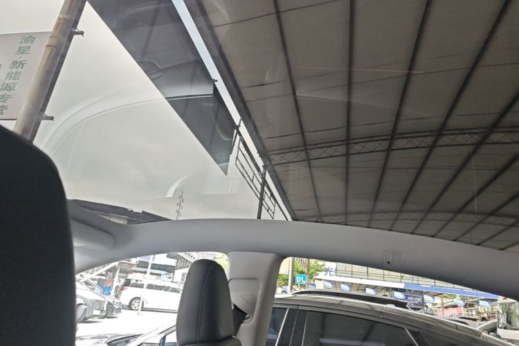 Tesla Model Y 2025 #18 Tesla Model Y 2025 car image #18