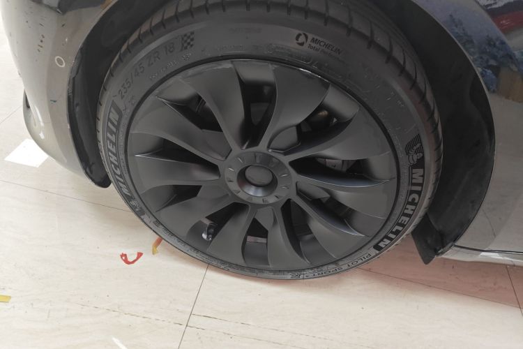 Tesla Model 3 2022 car image #9