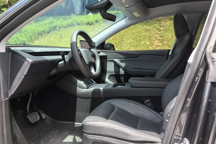 Tesla Model Y 2025 car image #11