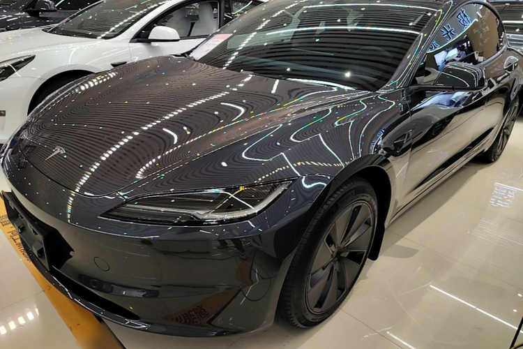 Tesla Model 3 2024 car image #2