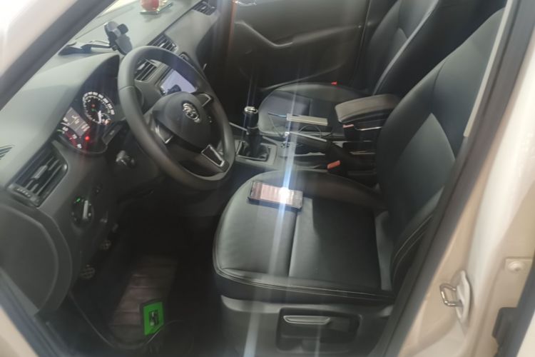 Skoda Rapid 2021 image de voiture #15