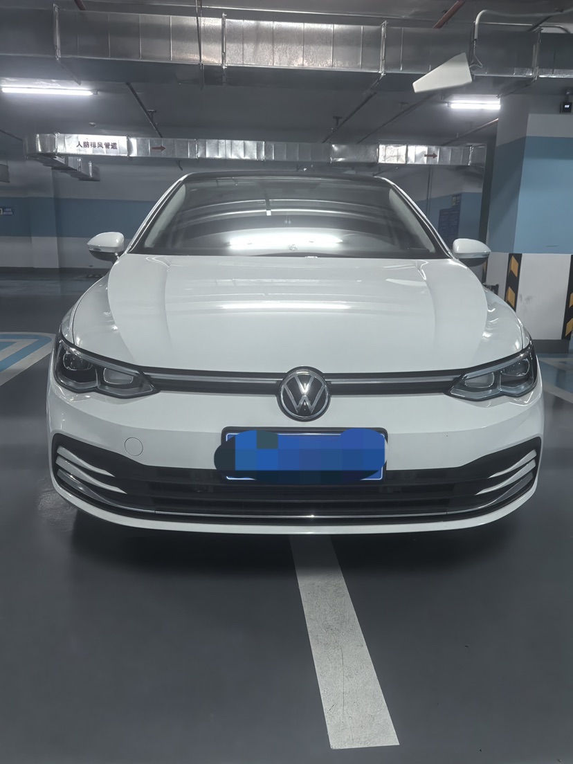 Volkswagen Golf 2023 car image #3