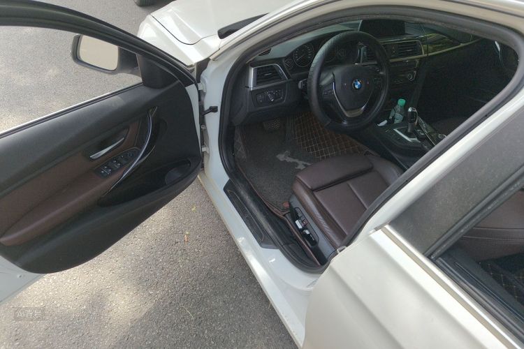 BMW 3 Series 2018 car image #18