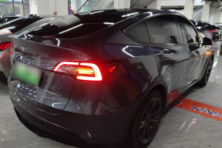 Tesla Model Y 2022 #5 Tesla Model Y 2022 car image #5
