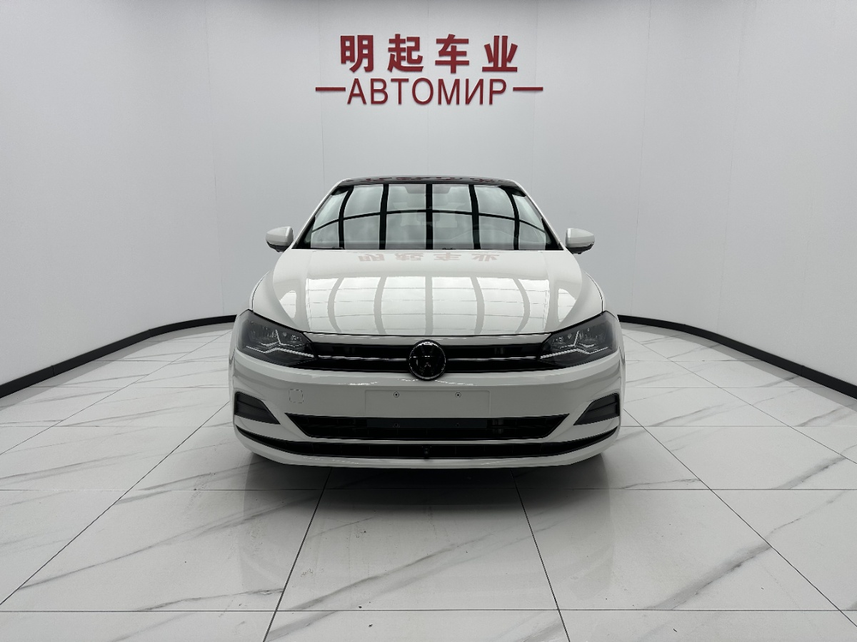Volkswagen Polo 2022 car image #2