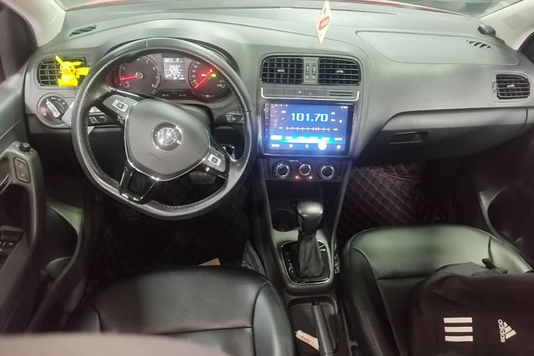 Volkswagen Polo 2017 car image #11