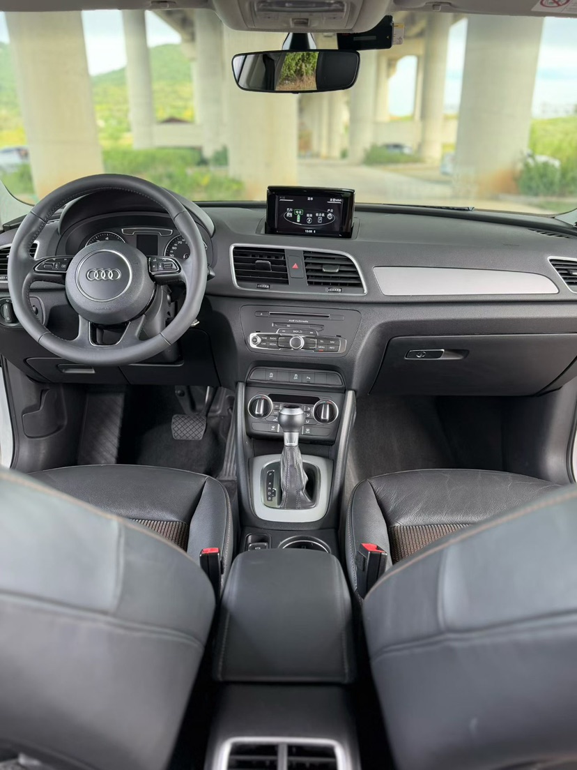 Audi Q3 2018 car image #8
