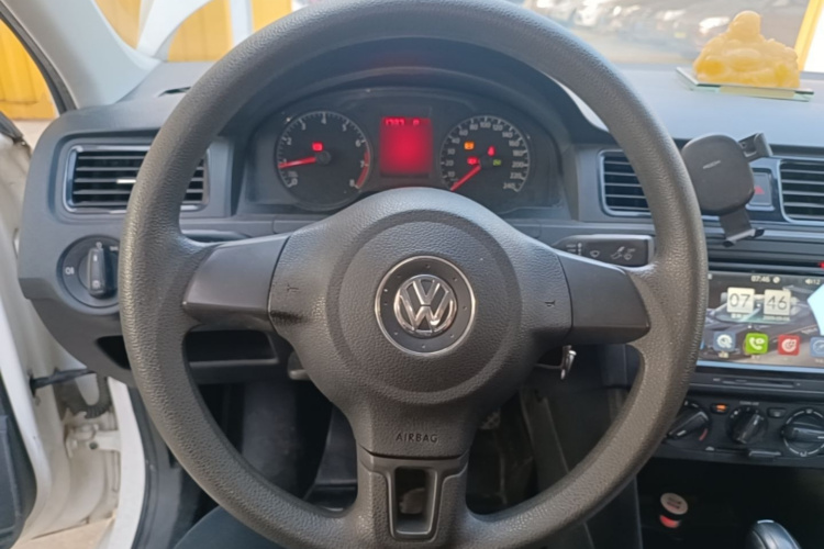 Volkswagen Santana 2016 car image #11