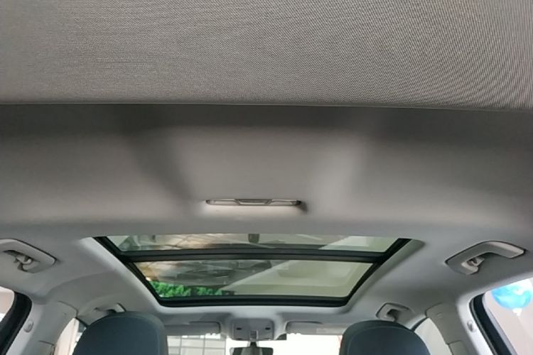 Audi Q3 2021 car image #18