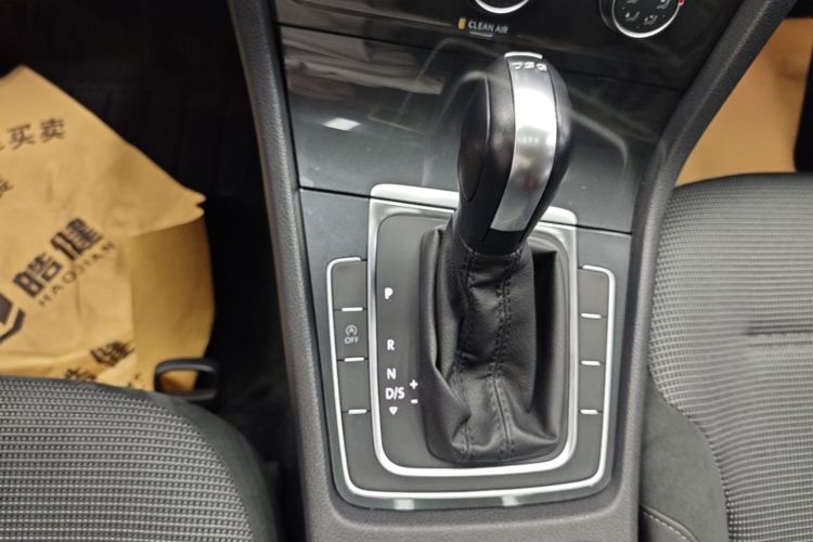 Volkswagen Golf 2019 car image #14