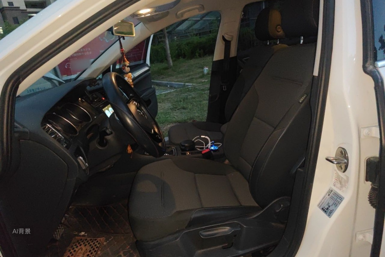 Volkswagen Golf 2019 car image #17