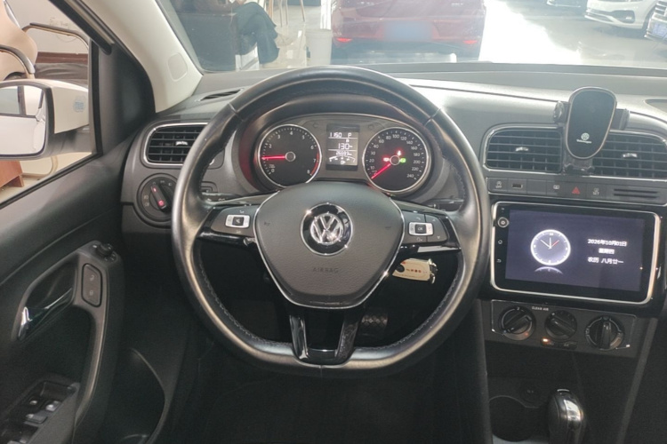 Volkswagen Polo 2018 car image #11