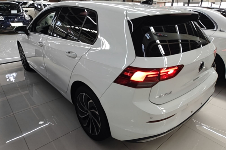 Volkswagen Golf 2021 car image #5