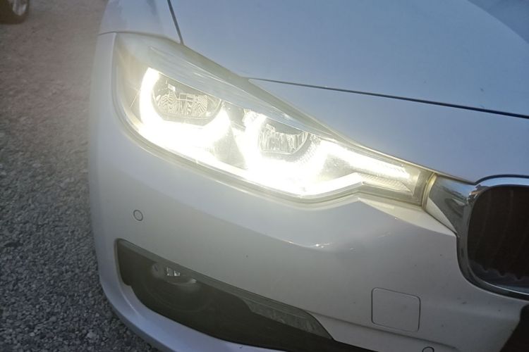 BMW 3 Series 2017 #8 BMW 3 Series 2017 car image #8