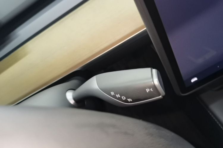 Tesla Model Y 2022 car image #18