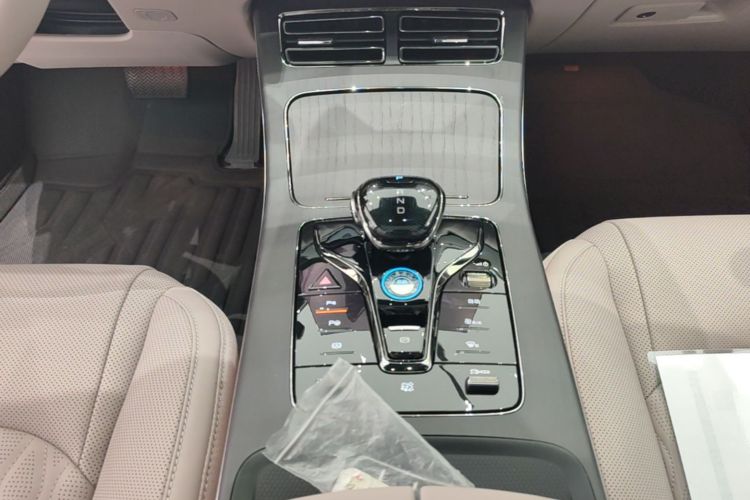 BYD Han 2025 #16 BYD Han 2025 immagine di auto #16