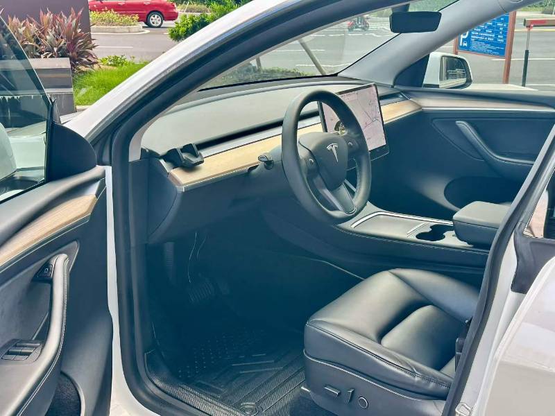 Tesla Model Y 2021 car image #2