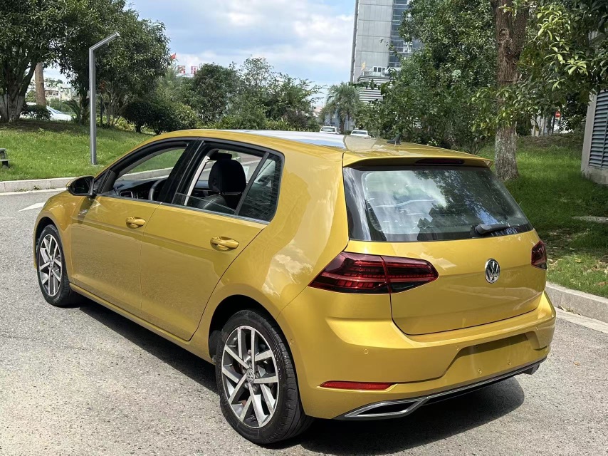 Volkswagen Golf 2018 car image #4