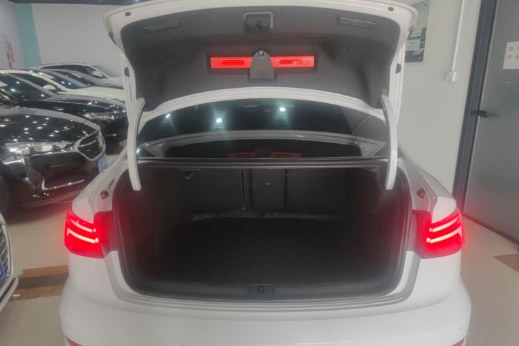 Audi A3 2019 car image #19