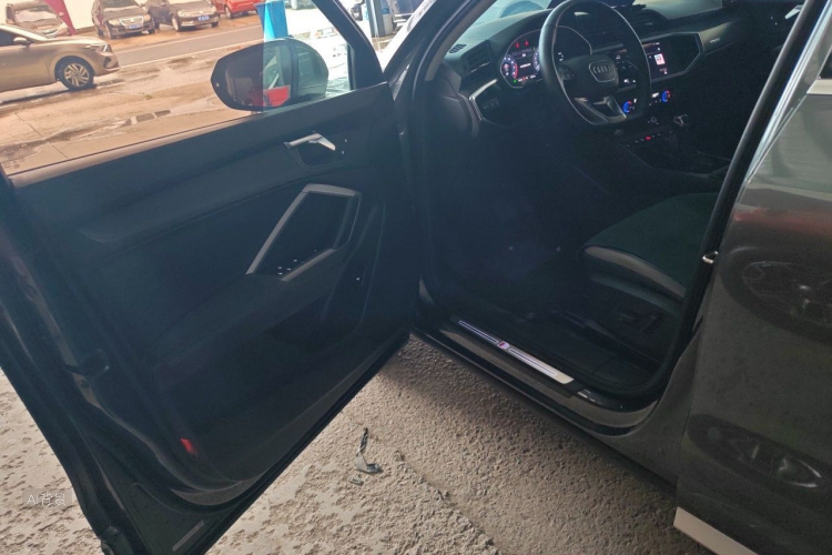 Audi Q3 2021 immagine di auto #18