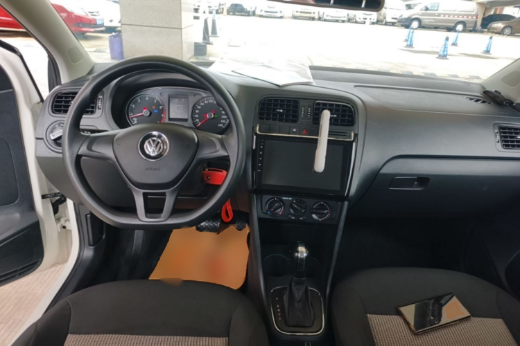 Volkswagen Polo 2017 car image #10