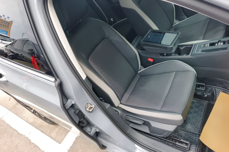 Volkswagen Golf 2022 car image #24