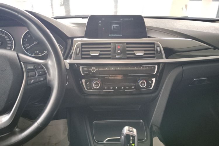 BMW 3 Series 2018 #13 BMW 3 Series 2018 car image #13